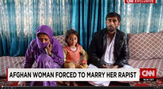 因为社会压力，女子被迫嫁给强奸自己的男人。