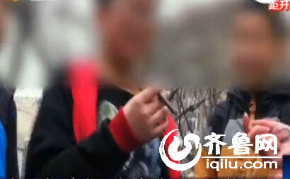 小学生吸电子烟