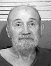 66岁的他老态龙钟 