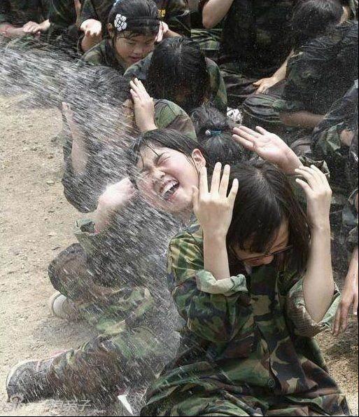 实拍韩国小姑娘的残酷军训