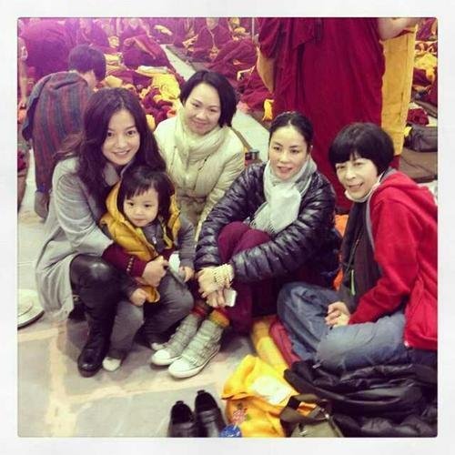 王菲赵薇携全家印度游