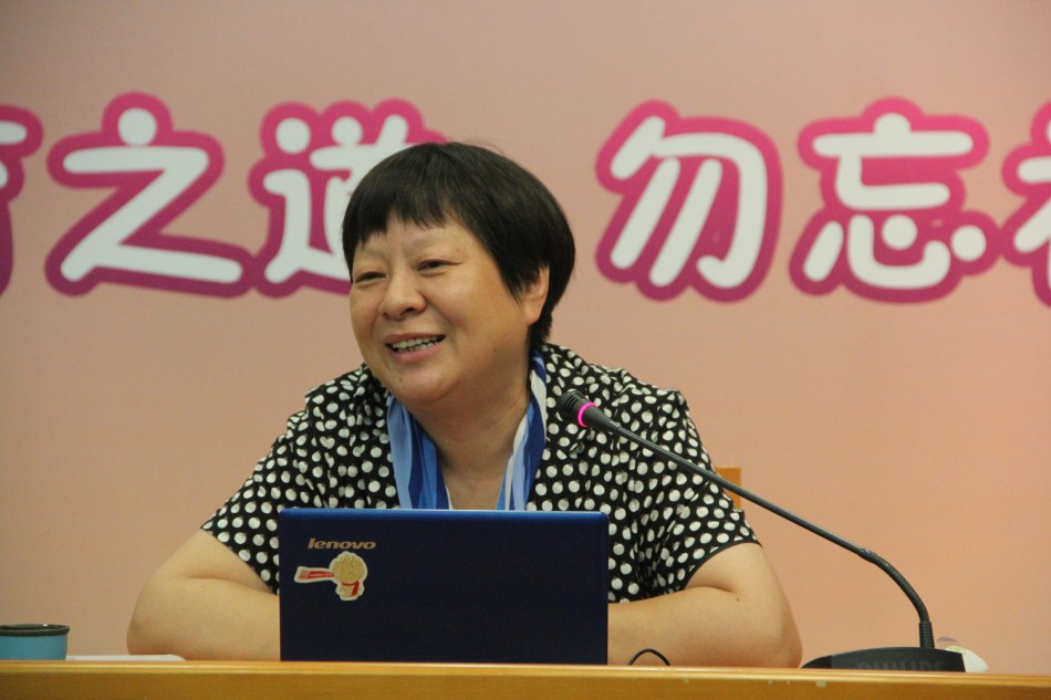 杨霞讲座主题"如何养育心理素质超强的孩子"