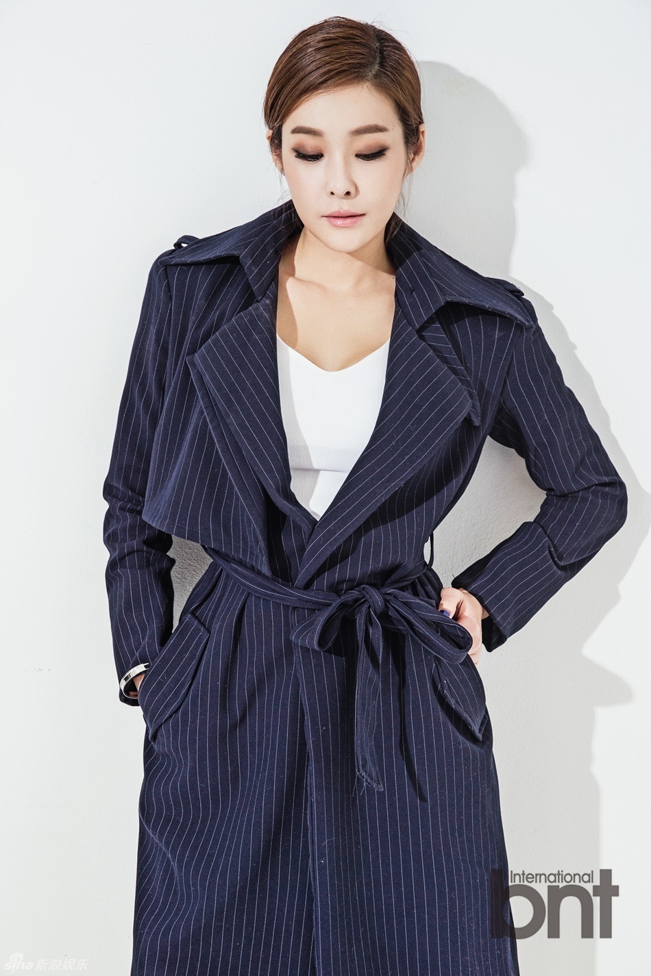 键翻阅图片 列表查看 大图 全屏观看 1 / 11 近日,韩国演员玄英带