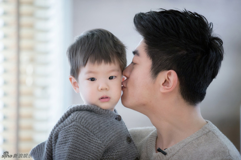 嗯哼呆萌遭怪阿姨疯抢