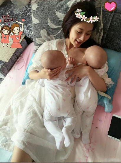 甘薇大方晒哺乳照