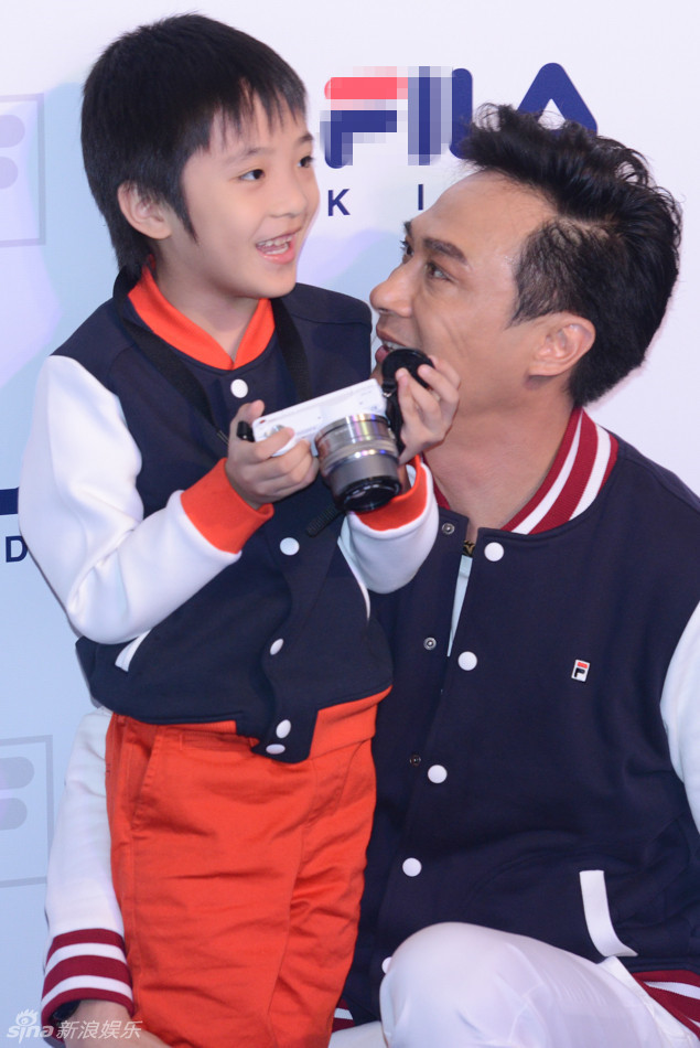 吴镇宇携费曼合体现身