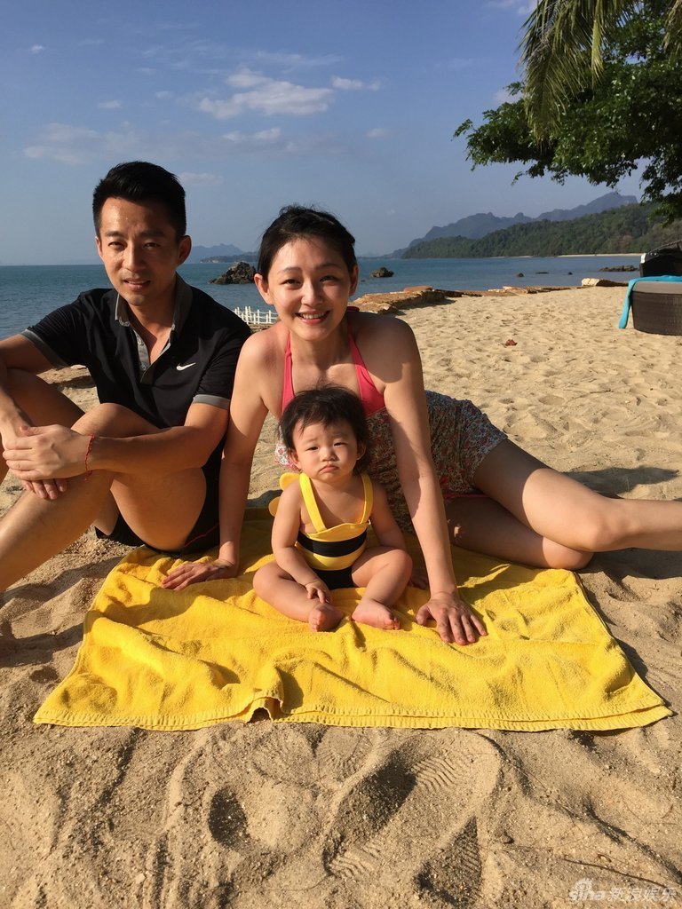 大S产后泳装度假照曝光