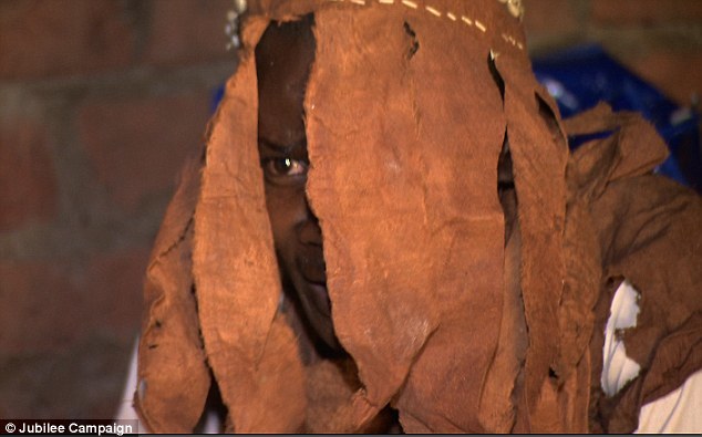 这里每年有数以百计的儿童被阉割或斩首