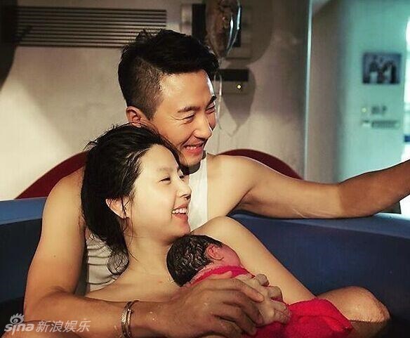 韩女星李允美水中分娩