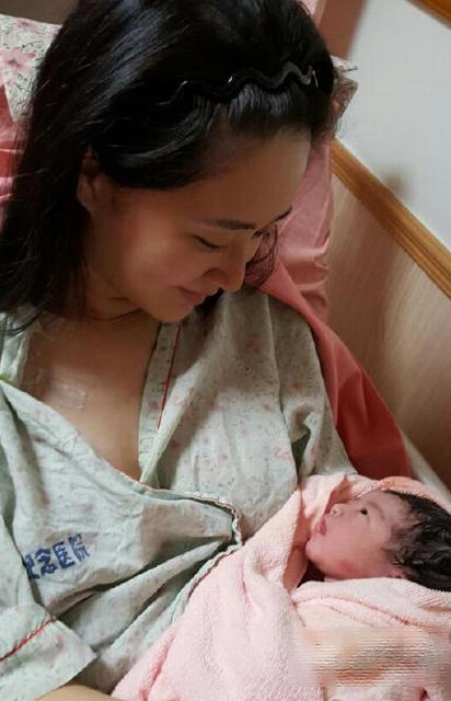 陈晓东再得千金晒照报平安