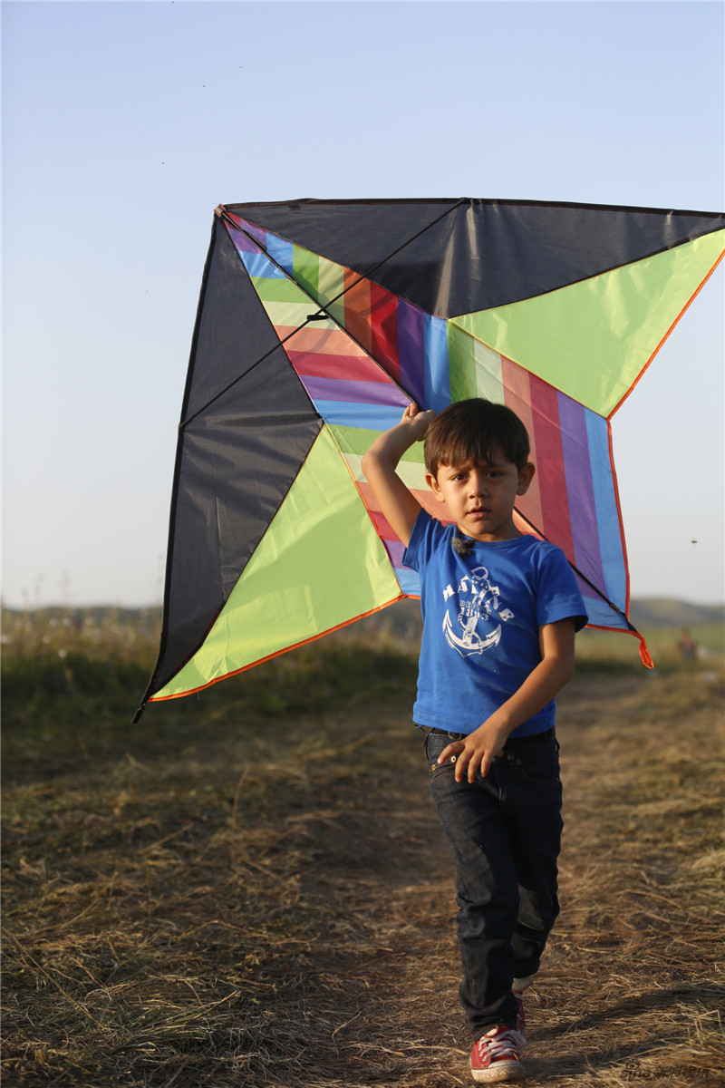 爸爸3诺一草原放风筝