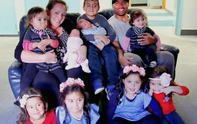 夫妻5年连诞4对双胞胎