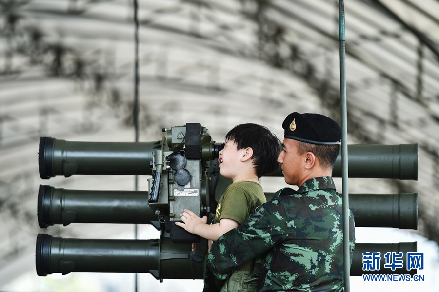 泰国娃娃们进军营过儿童节_高清图集_新浪网