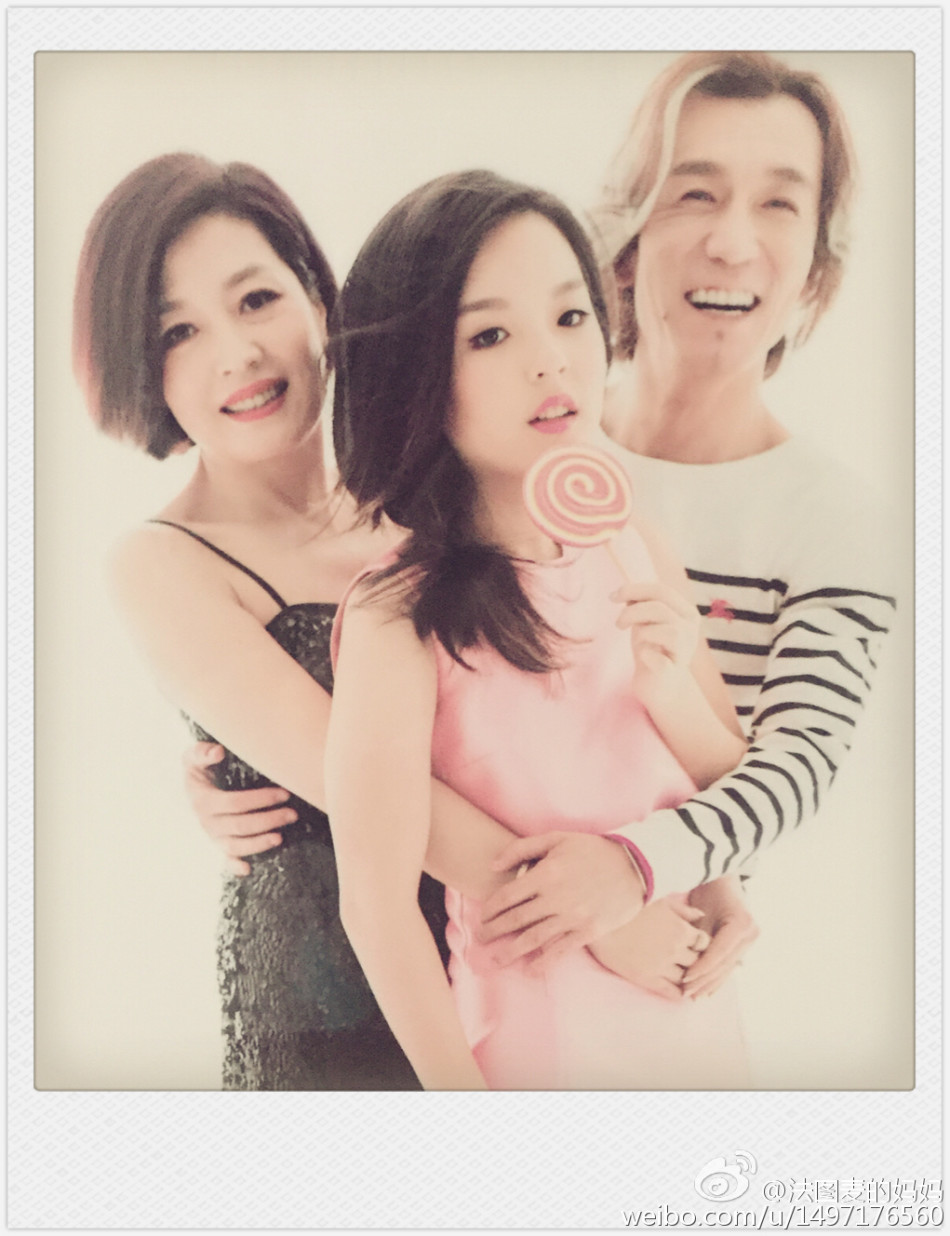 李咏哈文全家福女儿美