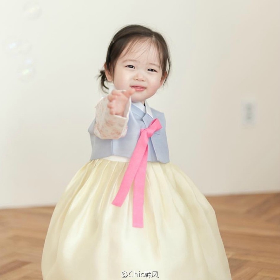 韩国小萝莉韩服秀激萌