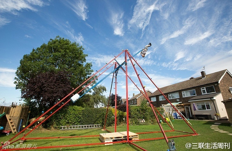 英牛人父亲为儿子建360°旋转秋千