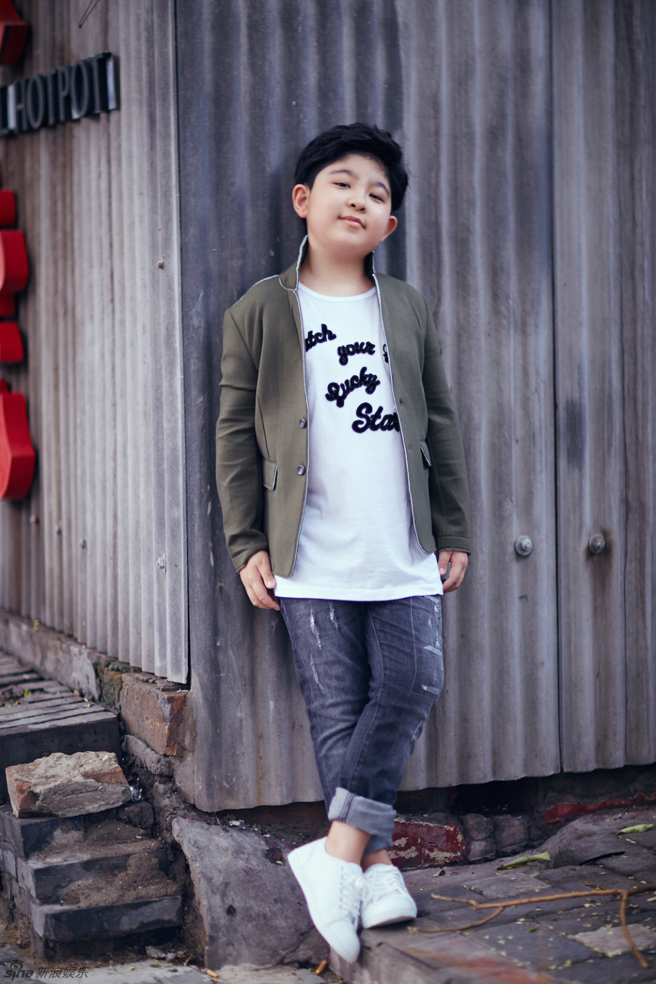 王少雍化身小男友扮酷耍帅