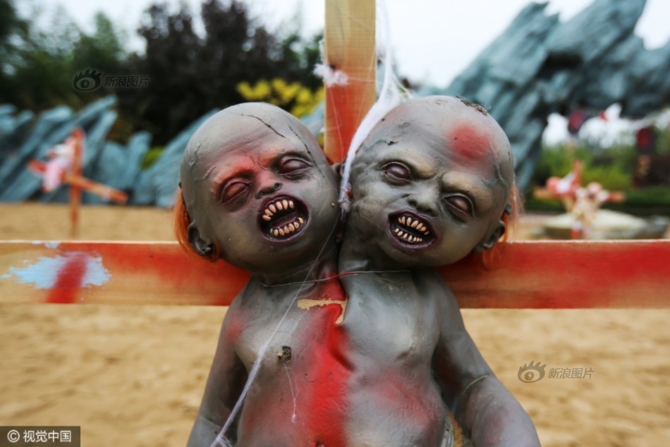 游乐场仿真婴儿让人心生恐惧