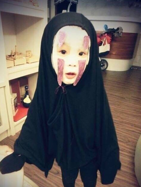 7 / 12 日前,一个台湾小女孩在万圣节cos《千与千寻》中的无脸男,呆萌