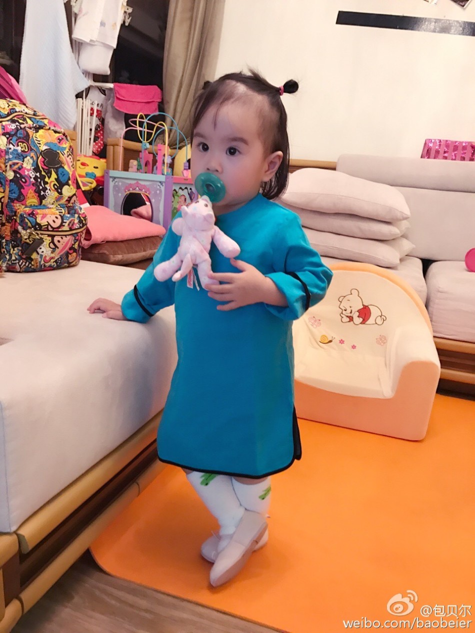 包贝尔微博晒女儿饺子萌照