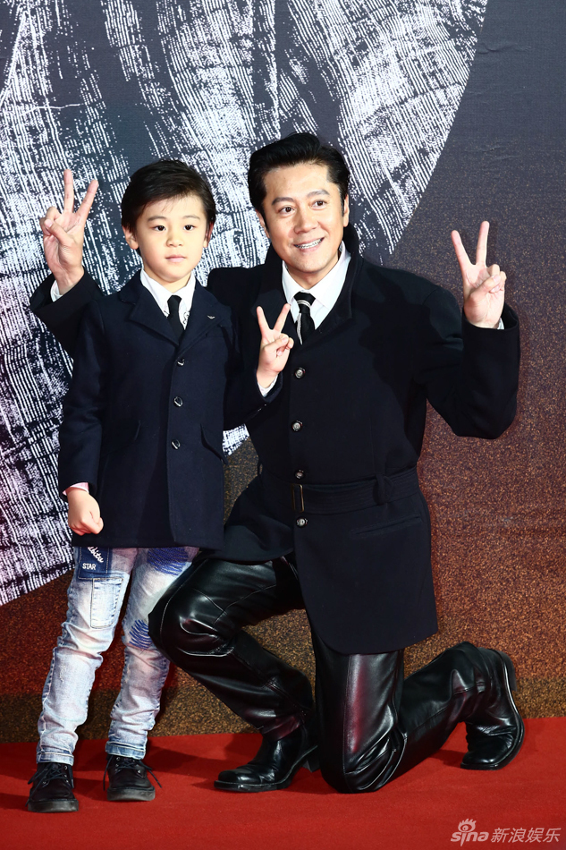 蔡国庆携儿子庆庆参加首映礼