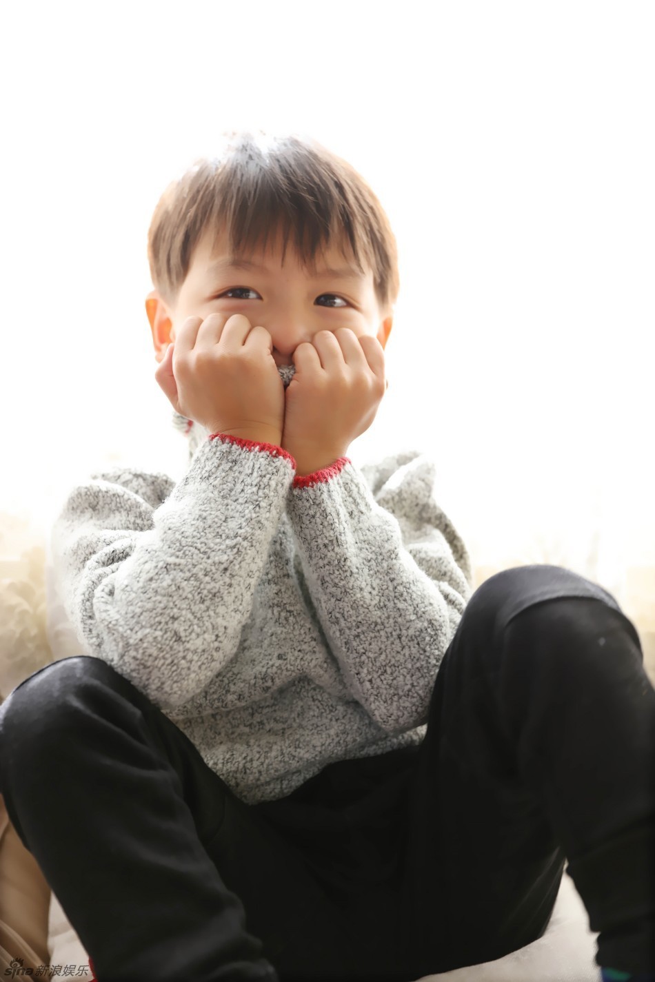 小亮仔暖萌写真酷似李敏镐