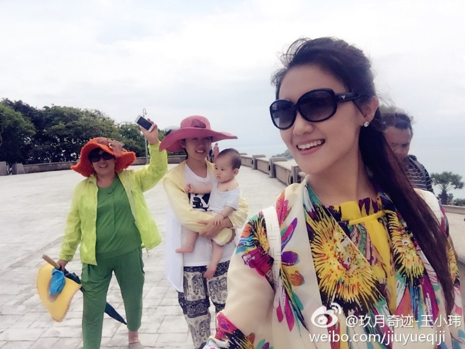 玖月奇迹王小玮晒全家福