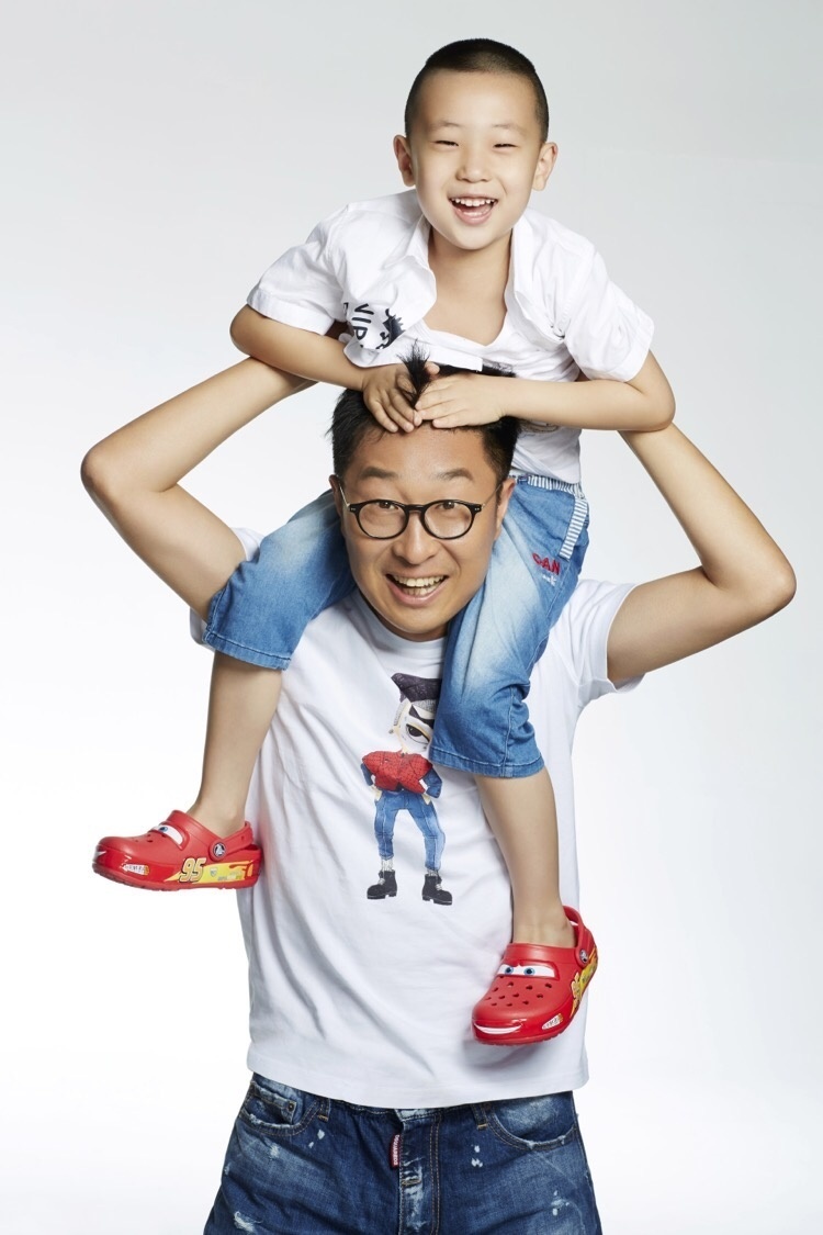 网友晒父子照为林永健庆生