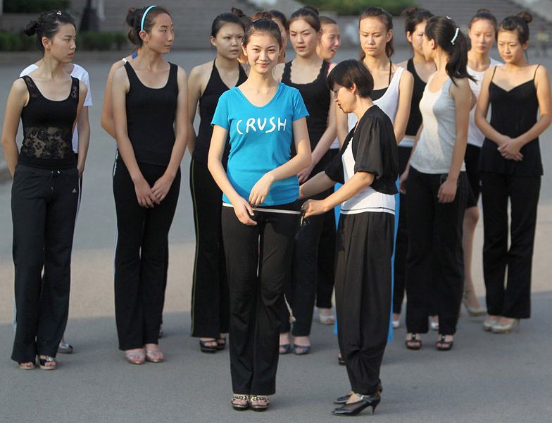 职场组图:探秘国庆模特魔鬼训练营