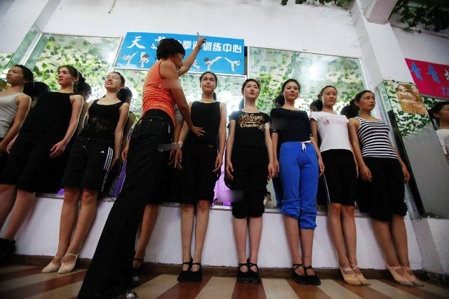 职场组图:探秘国庆模特魔鬼训练营