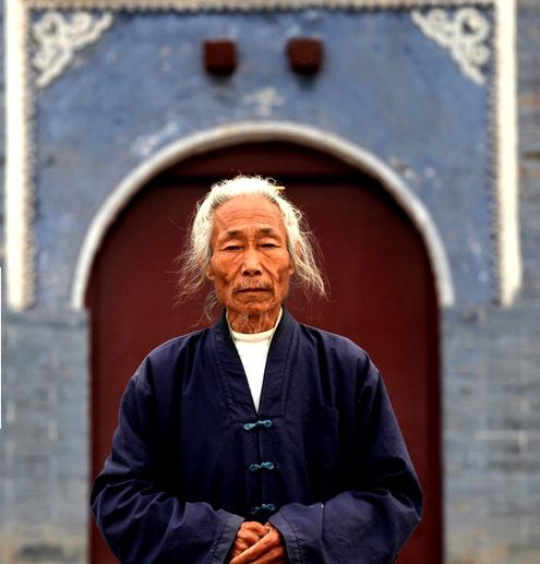 组图:守殿道士竟是看破红尘的民办教师_高清图集_新浪网