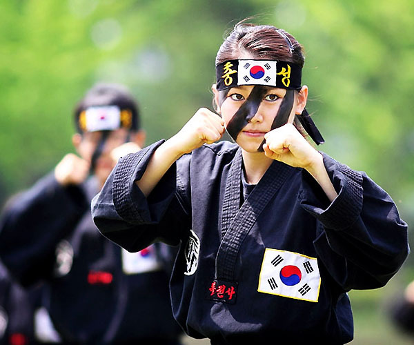 组图韩国最美女特种兵训练也化妆