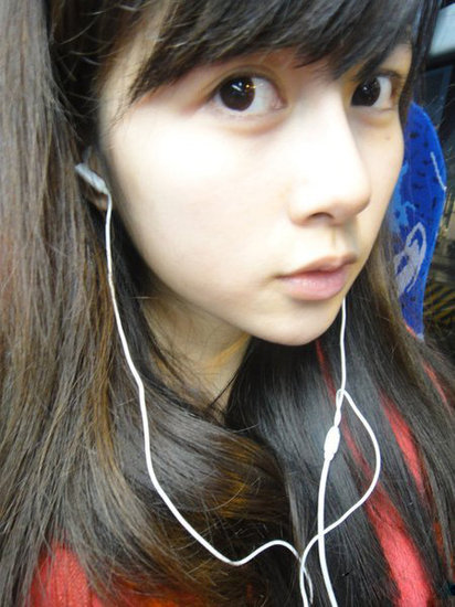 组图:台湾最美校花慕容 气质清纯pk"奶茶"