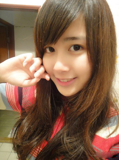 组图:台湾最美校花慕容 气质清纯pk"奶茶"