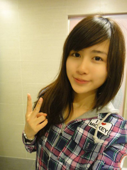 组图:台湾最美校花慕容 气质清纯pk"奶茶"