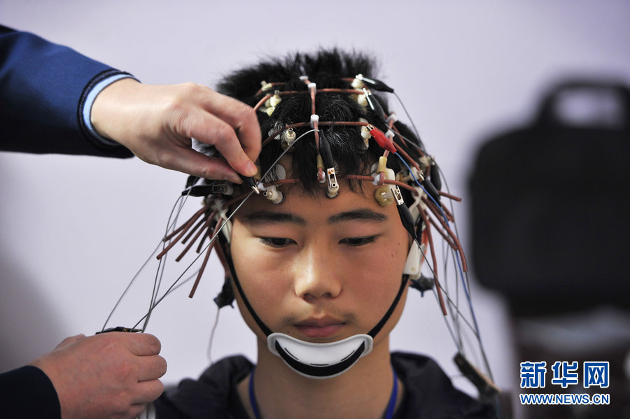 实拍空军招飞全过程:经历100多项严格检测