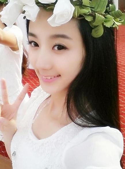 许晓诺,20岁,武汉音乐学院声乐系的邻家女孩.