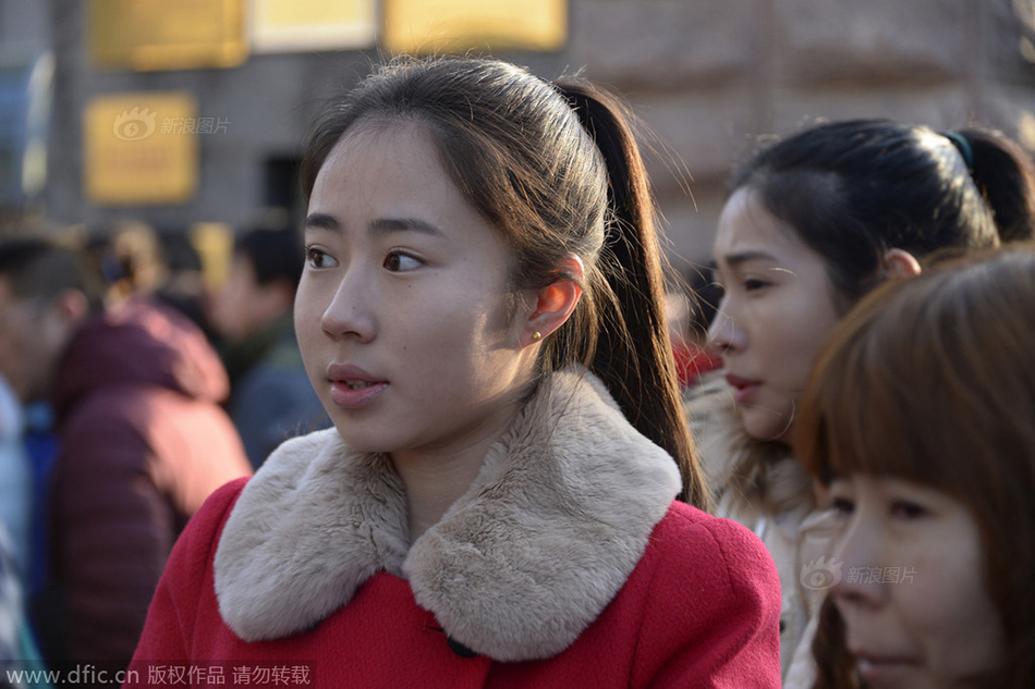 2015艺考大幕开启 中戏美女考生素颜清新靓丽_高清图集_新浪网