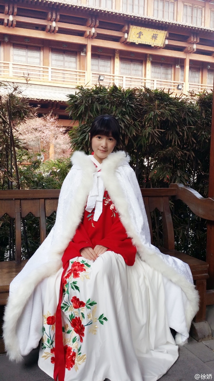 星女郎徐娇患良性肿瘤 赴美留学爱玩cos