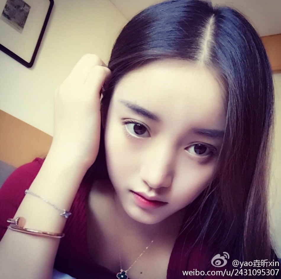 18岁中戏美女学霸 清纯可人爆红网络