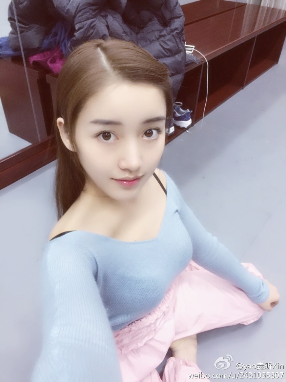 组图:18岁中戏美女学霸 清纯可人爆红网络