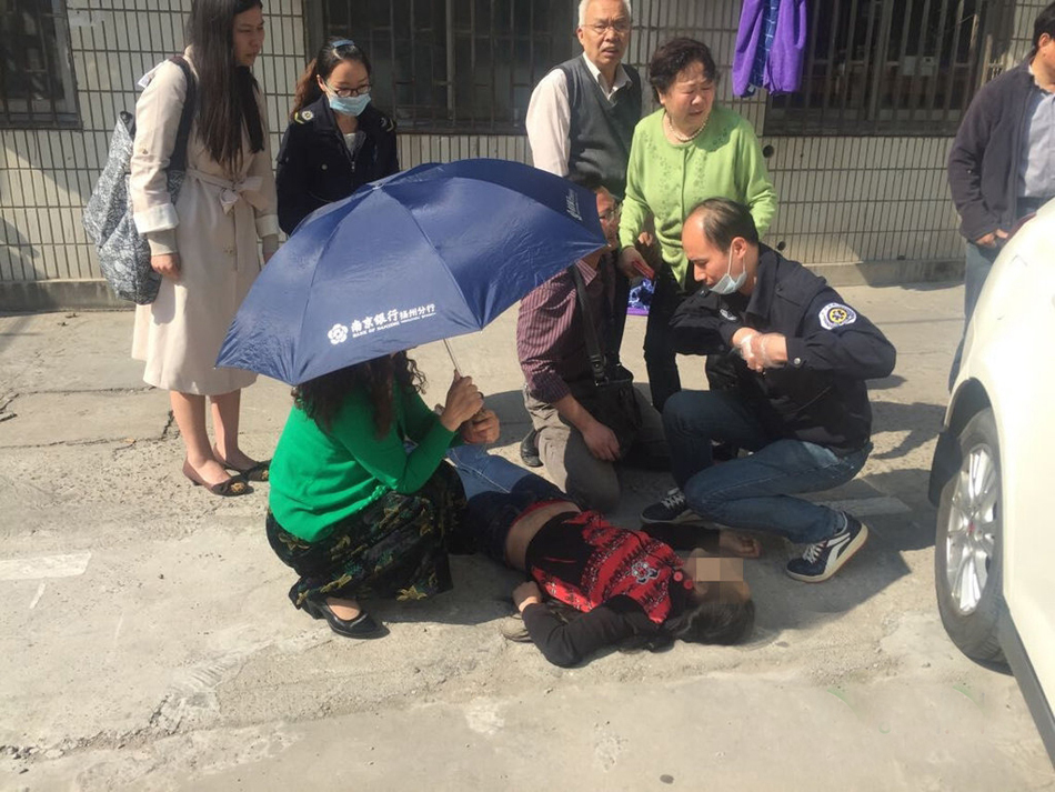 组图:南京初一女生坠楼身亡 疑因受父母责备