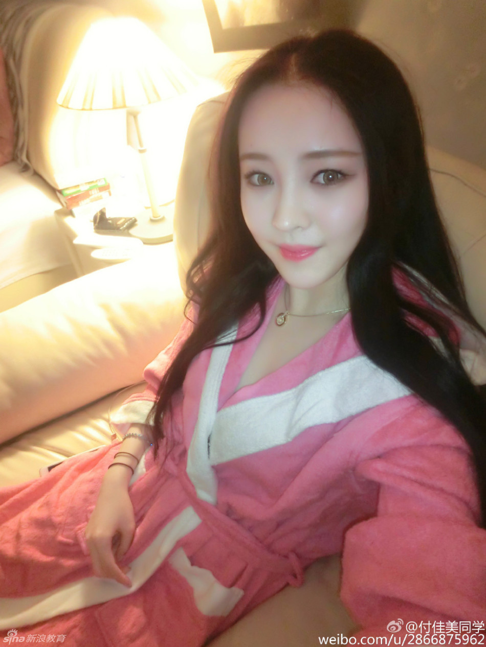 付佳美拥有178的傲人身高,她性格温顺,柔美动人,恍如画中来,加之她