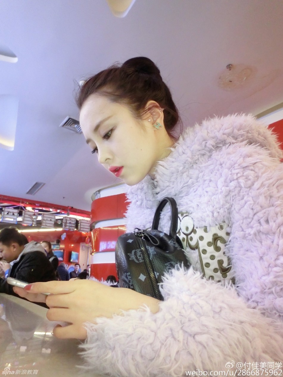 20岁北体校花秀一字马_新浪图片