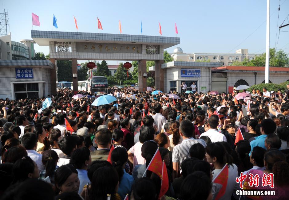 六安毛坦厂中学万人送考