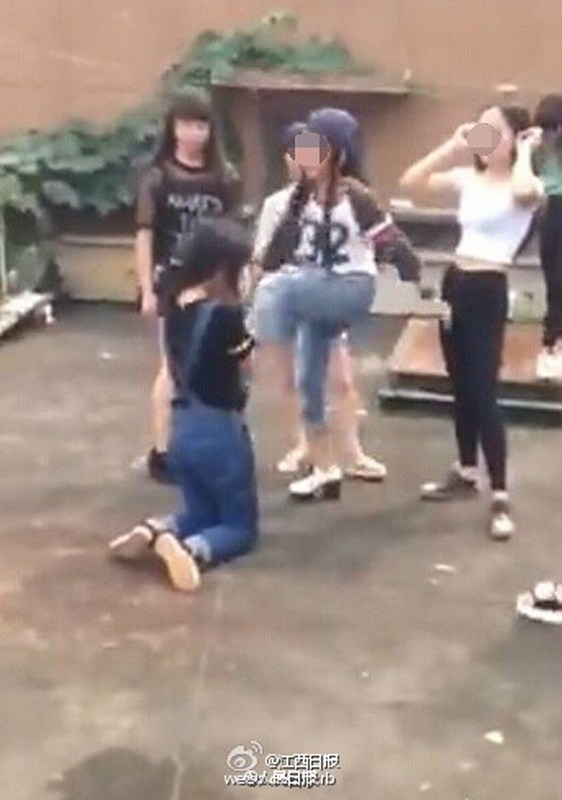 江西初中生围殴一女生