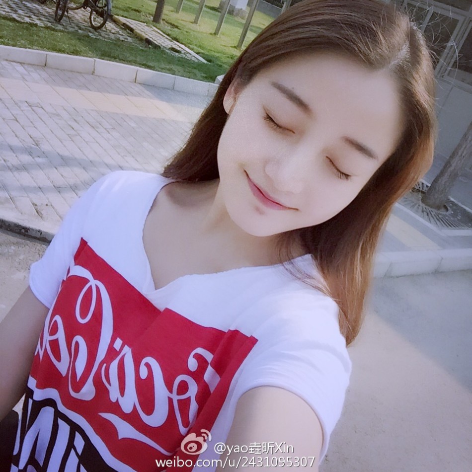 中戏美女学霸刘垚昕网络爆红,被成为中戏的新校花.