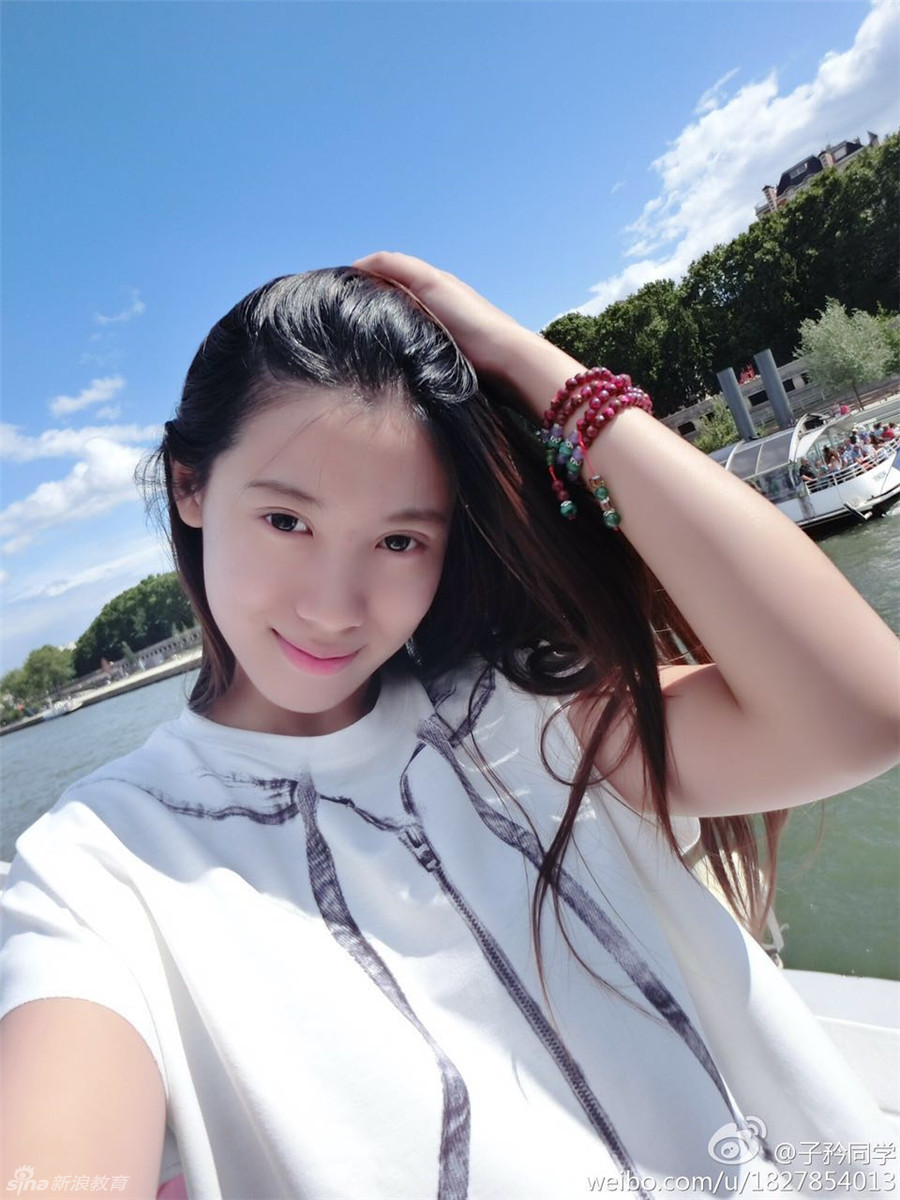 中戏校花王子衿知性纯真生活照走红