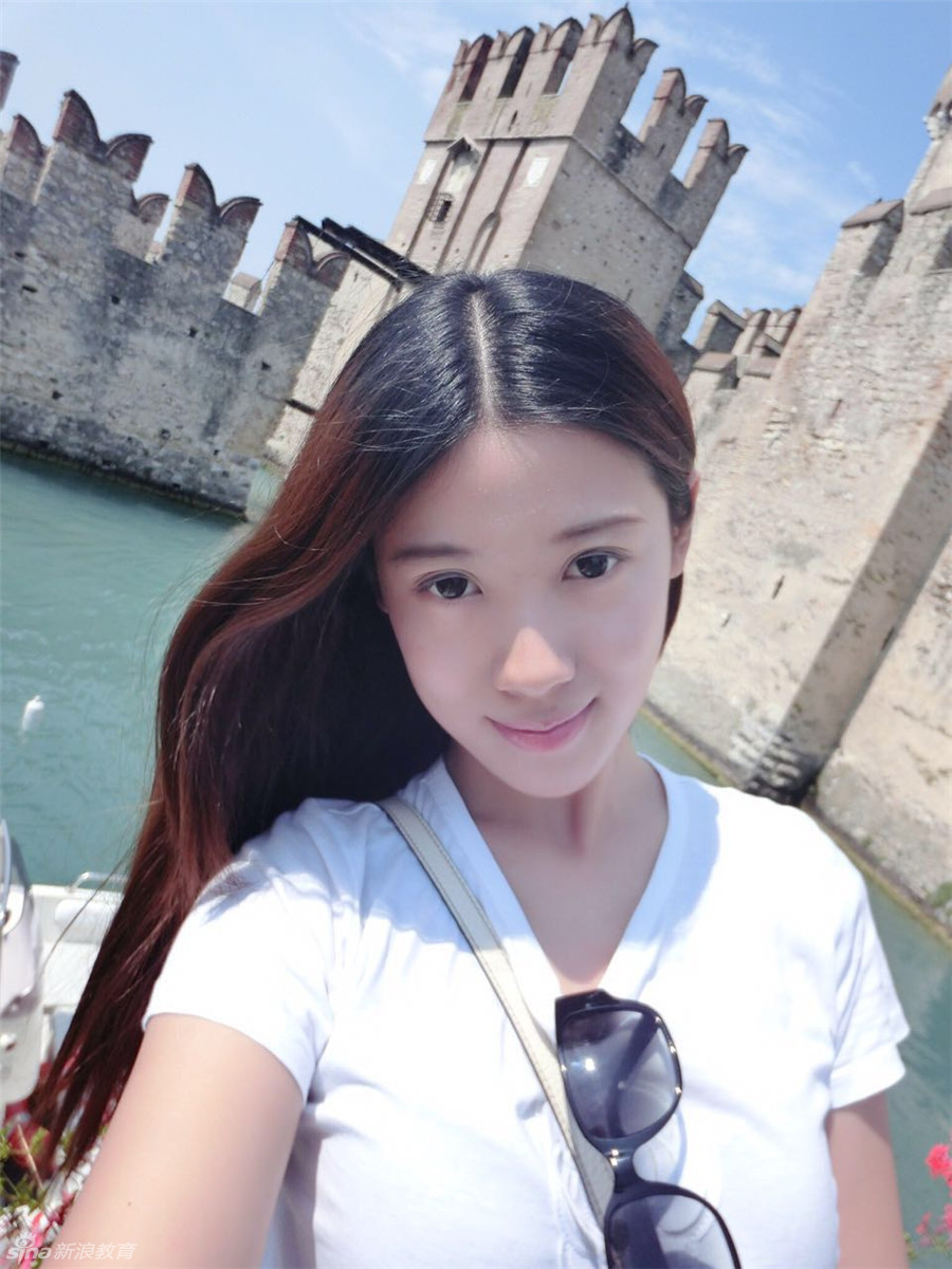 组图:中戏校花王子衿知性纯真生活照走红