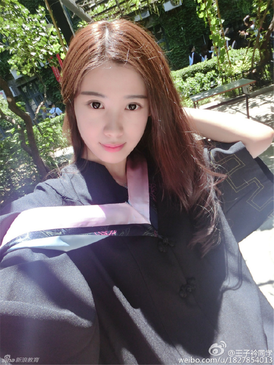 组图:中戏校花王子衿知性纯真生活照走红